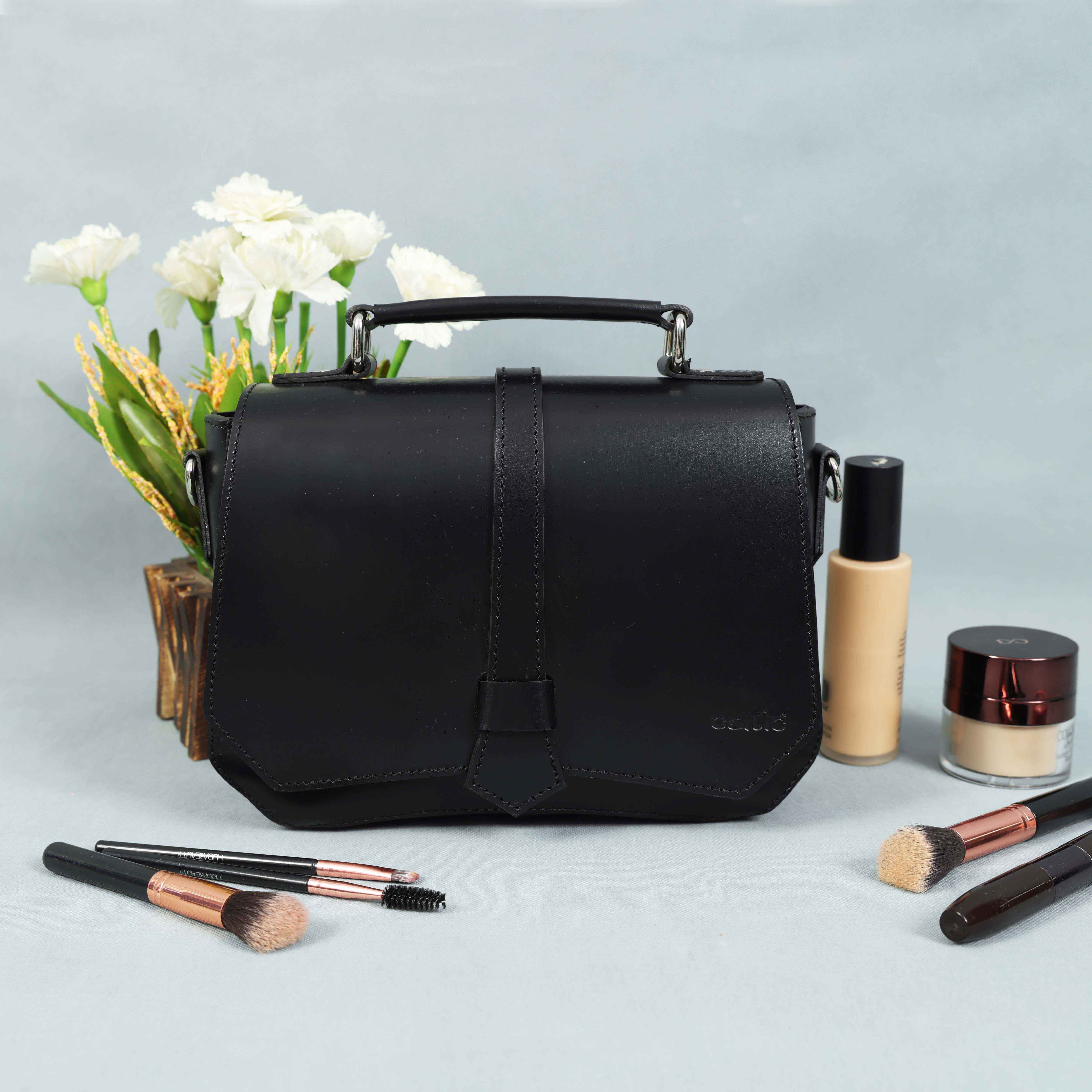 Classic Leather Sling Bag - The Epitome of Style and Functionality. Art: BG-1415