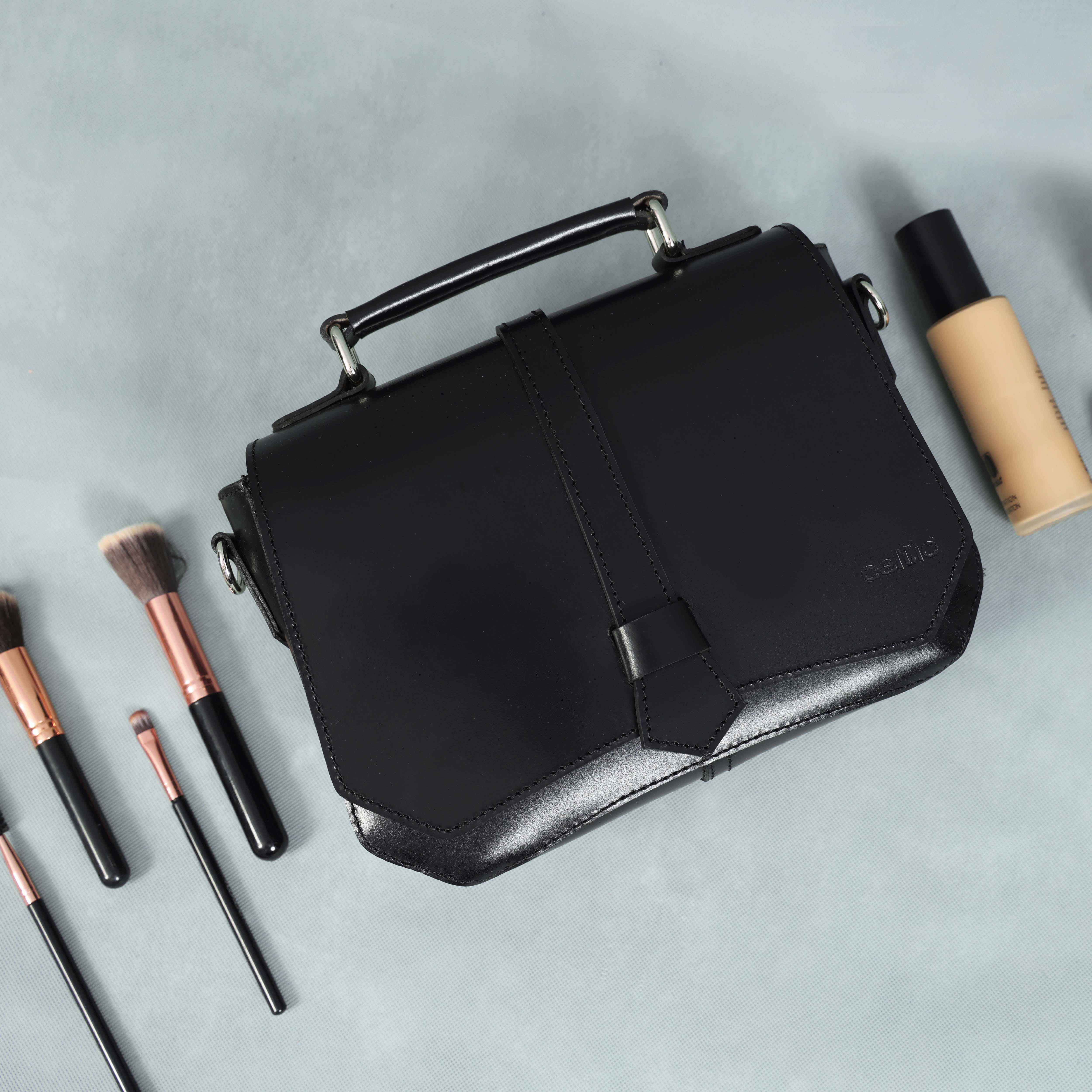 Classic Leather Sling Bag - The Epitome of Style and Functionality. Art: BG-1415