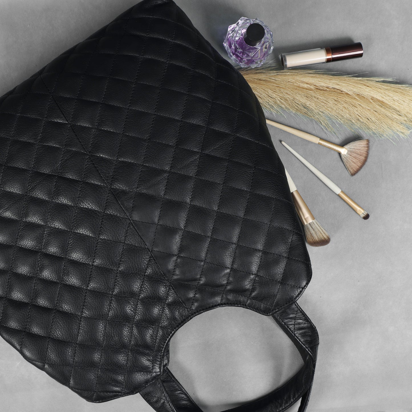 Elegant Black Pure Leather Tote Bag for Women Classic & Versatile. BG-1632