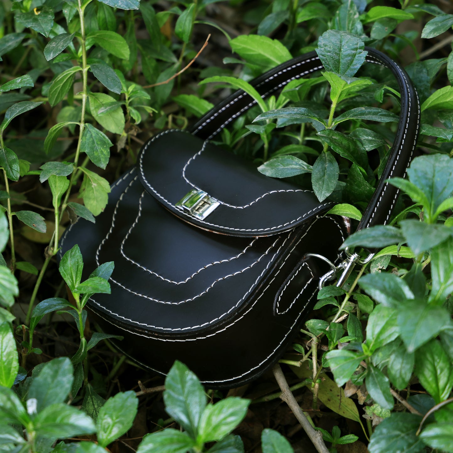 Stylish  Leather Bag - Perfect Blend of Tradition & Modern Fashion, Art:- BG-1365