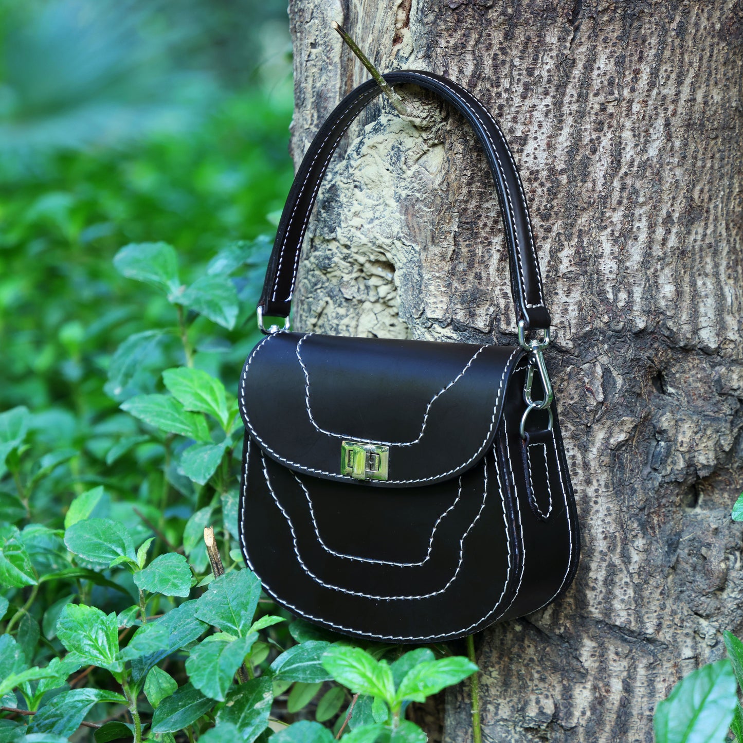 Stylish  Leather Bag - Perfect Blend of Tradition & Modern Fashion, Art:- BG-1365