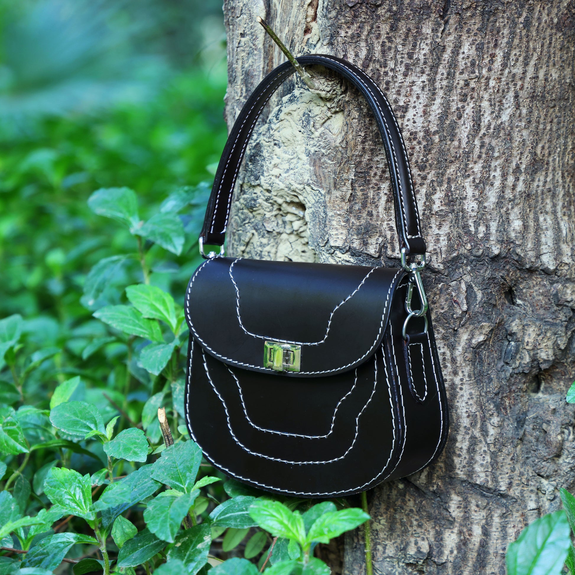 Stylish  Leather Bag - Perfect Blend of Tradition & Modern Fashion, Art:- BG-1365