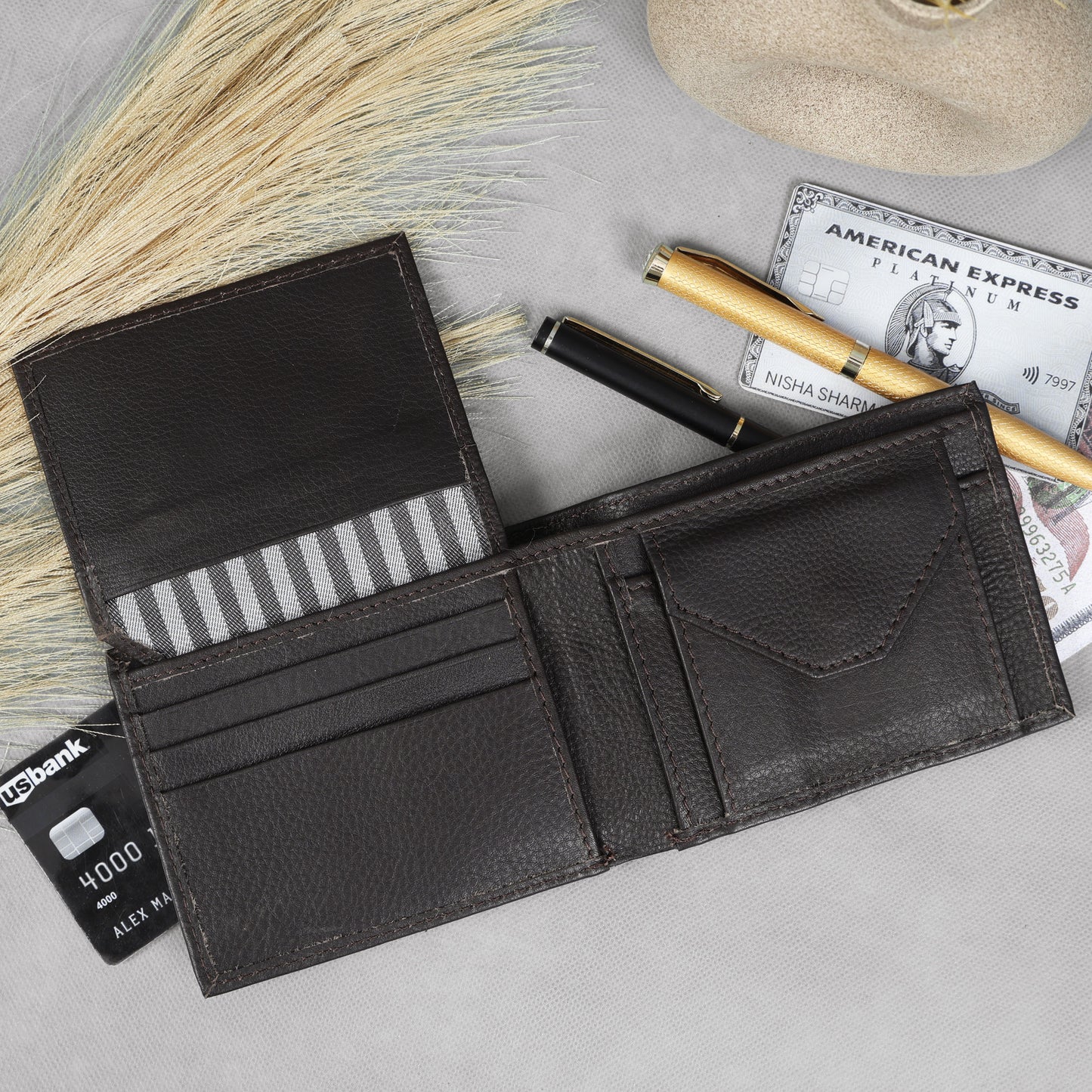 Sleek Black Leather Wallet - Style and Practicality Combined, Art:- LA-1408