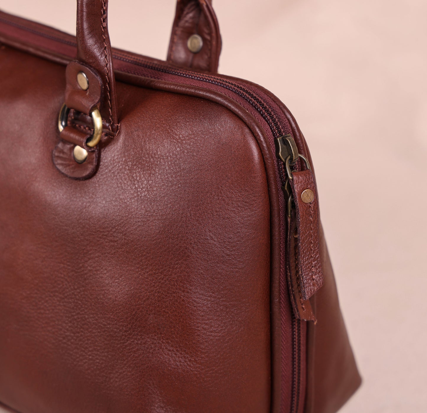 Luxury Women's Leather Purses: Timeless Elegance for Every Occasion ART:- BG-1598