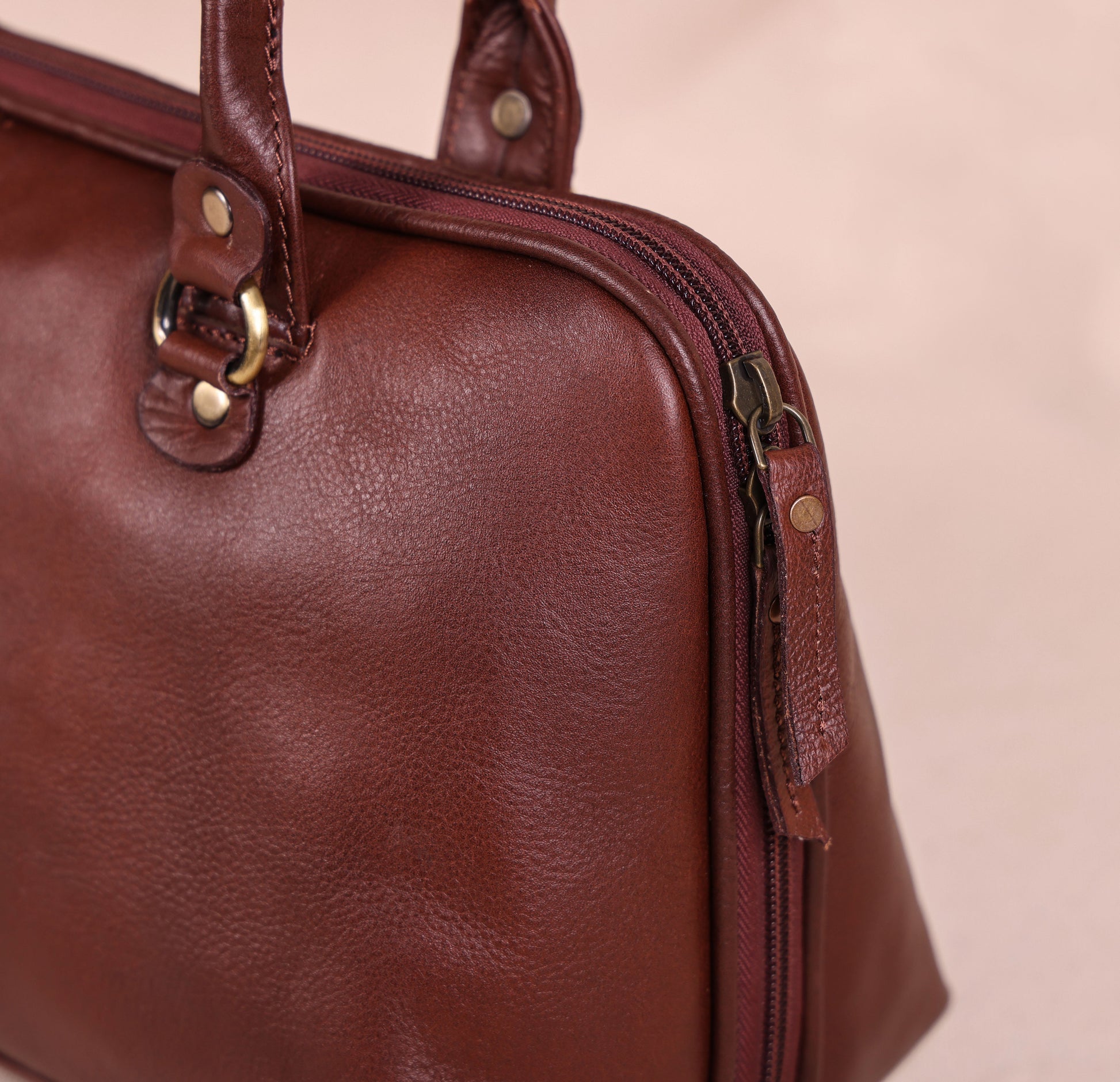 Luxury Women's Leather Purses: Timeless Elegance for Every Occasion ART:- BG-1598