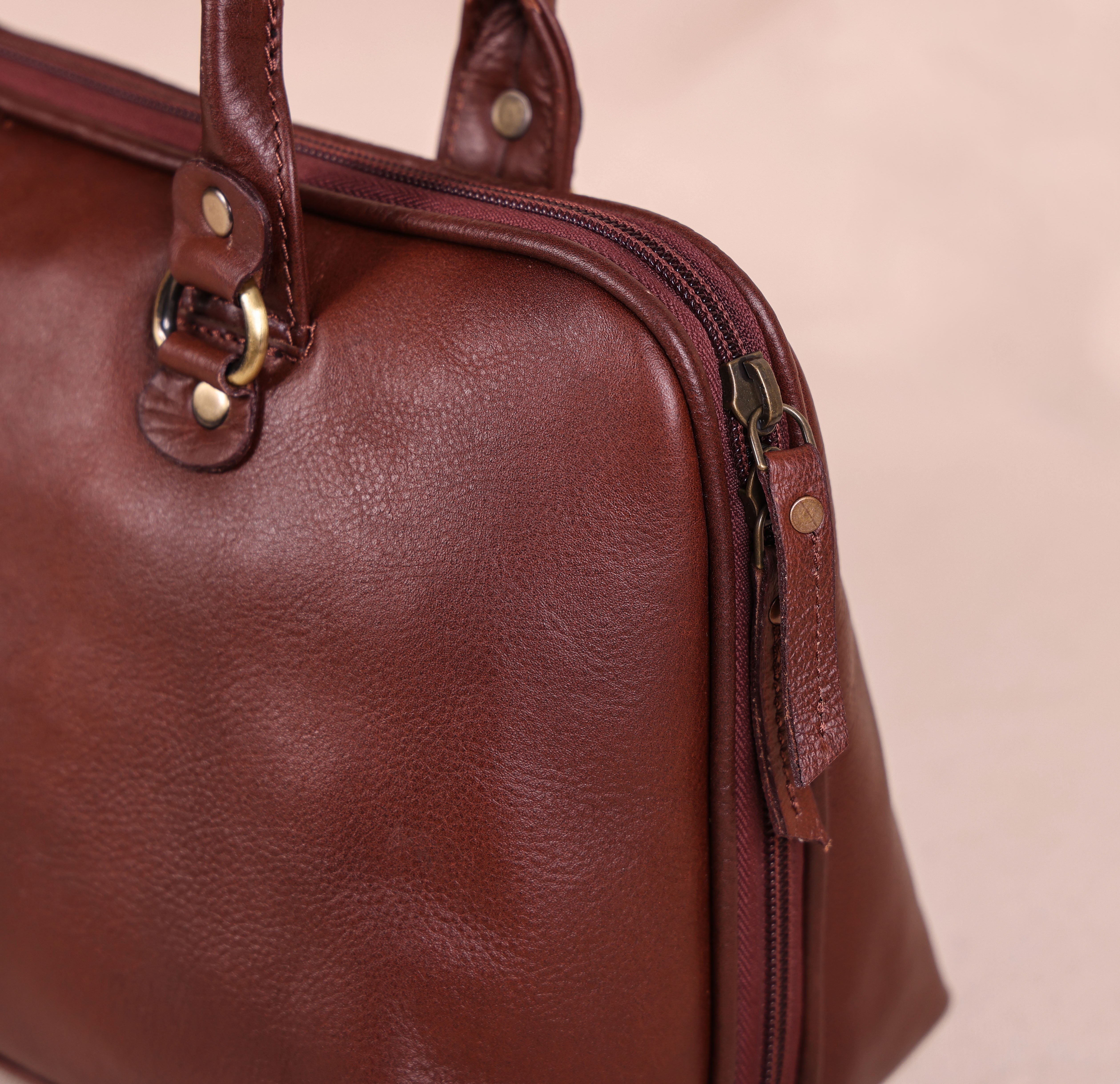 Luxury Women's Leather Purses: Timeless Elegance for Every Occasion ART:- BG-1598