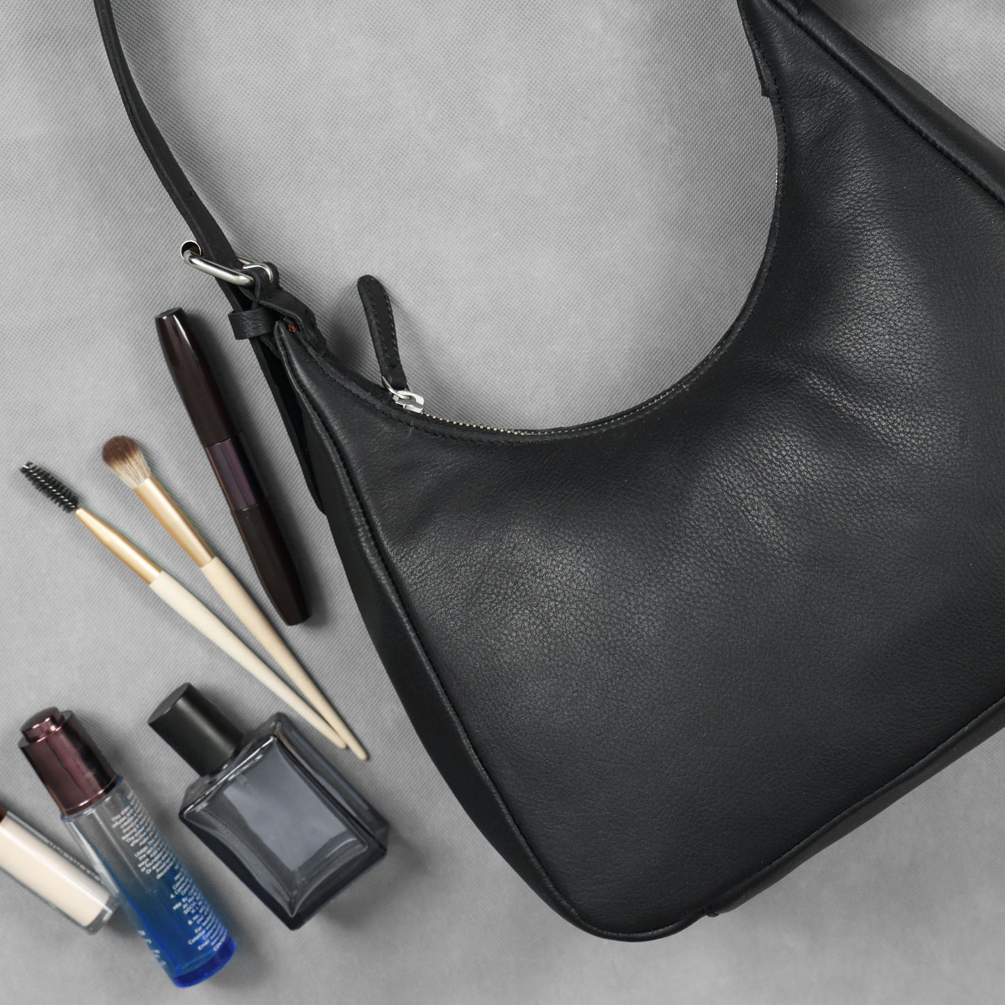 Black Leather Hobo Bag Stylish, Spacious & Versatile Everyday Handbag for Women.BG-1636