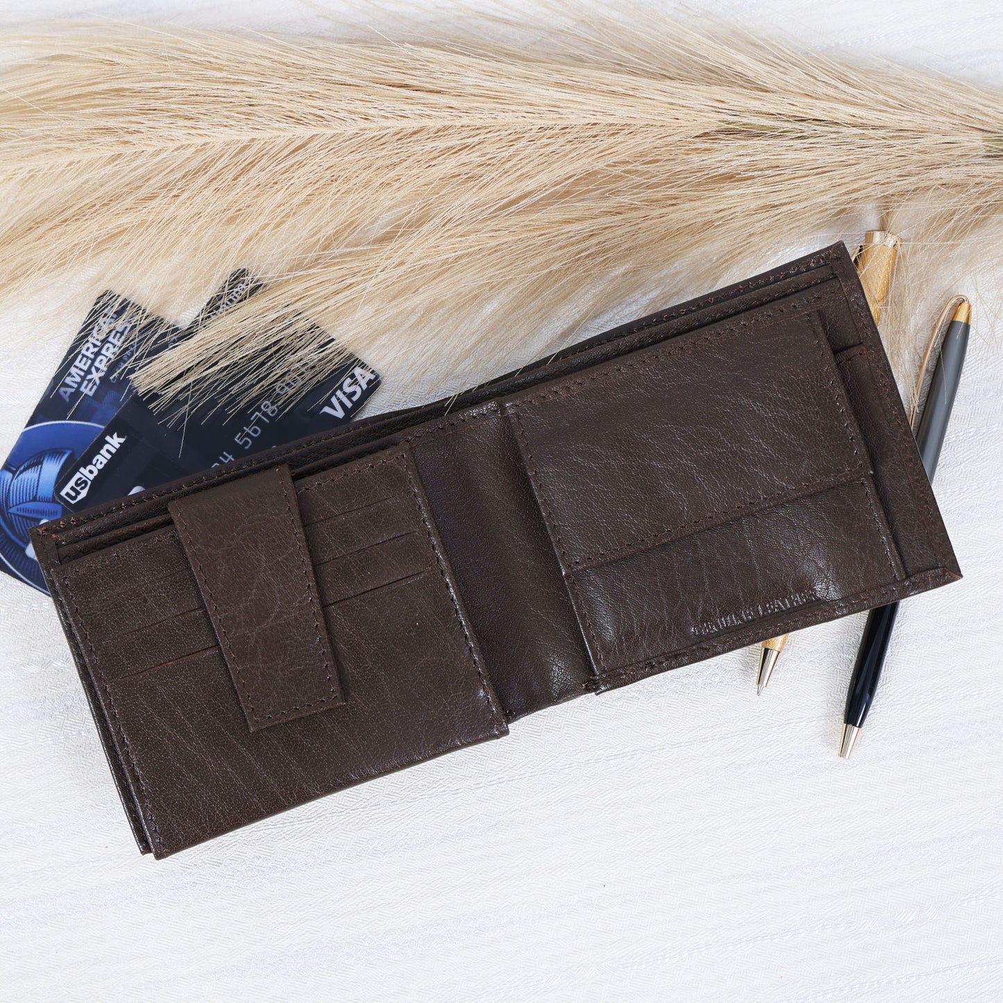 Premium Brown Leather Wallet for Men – Stylish & Durable Bifold Wallet. LA-1419