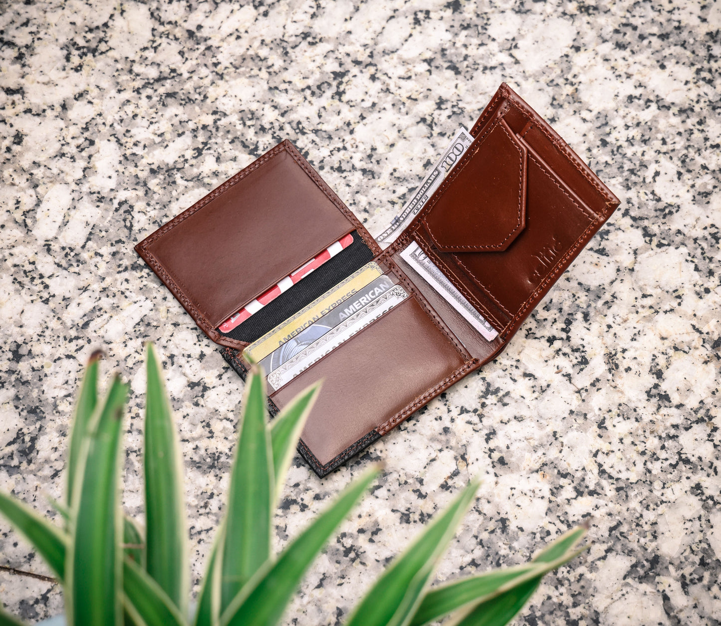 Explore Premium Leather Wallets: Classic and Contemporary Designs ART:-LA-1401