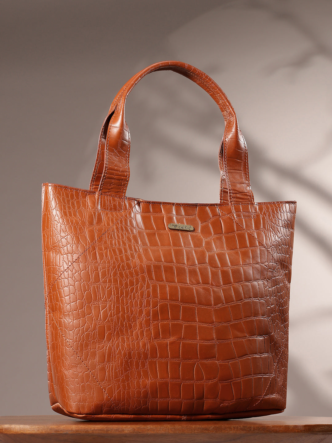 Croc-Texture Leather Tote Bag with Spacious Interior and Dual Shoulder Handles