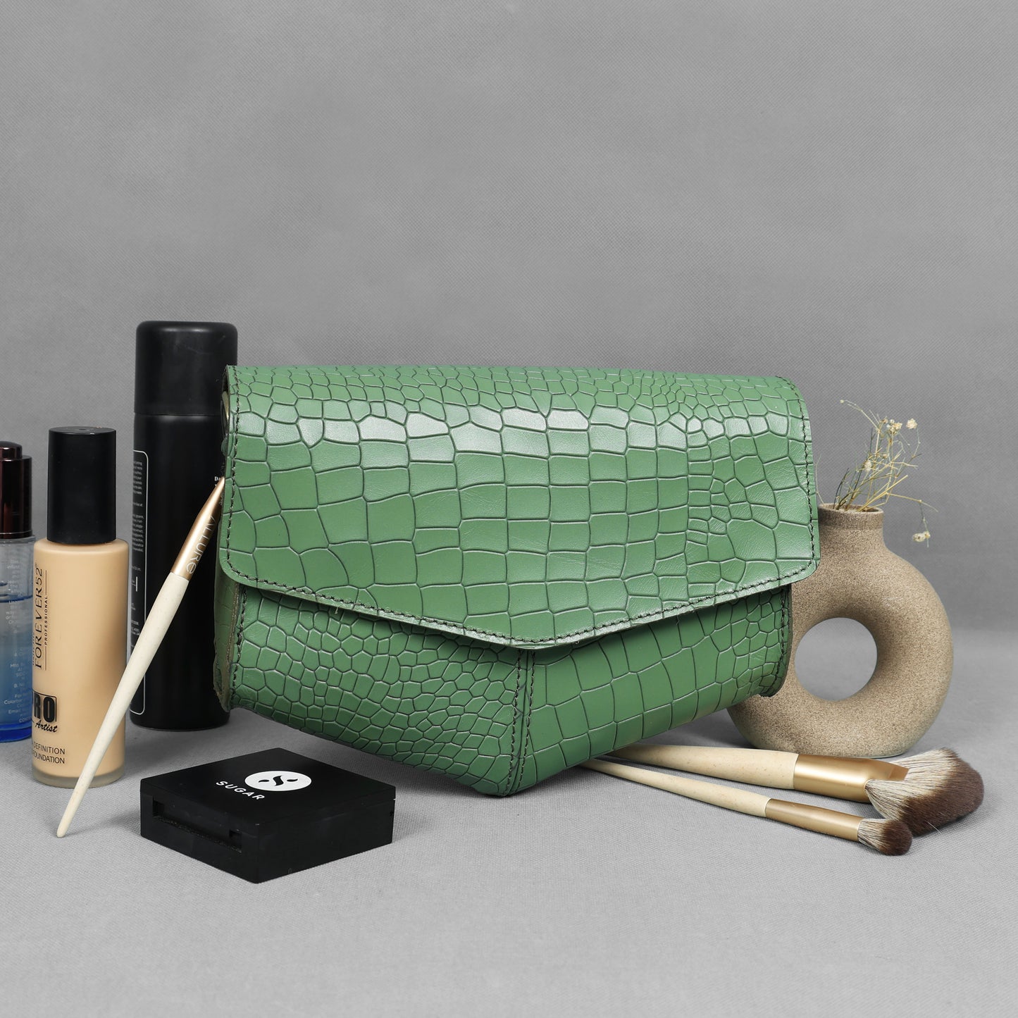 Chic Elegance: Black Deep Croco Leather Crossbody Bag. Art: BG-1602