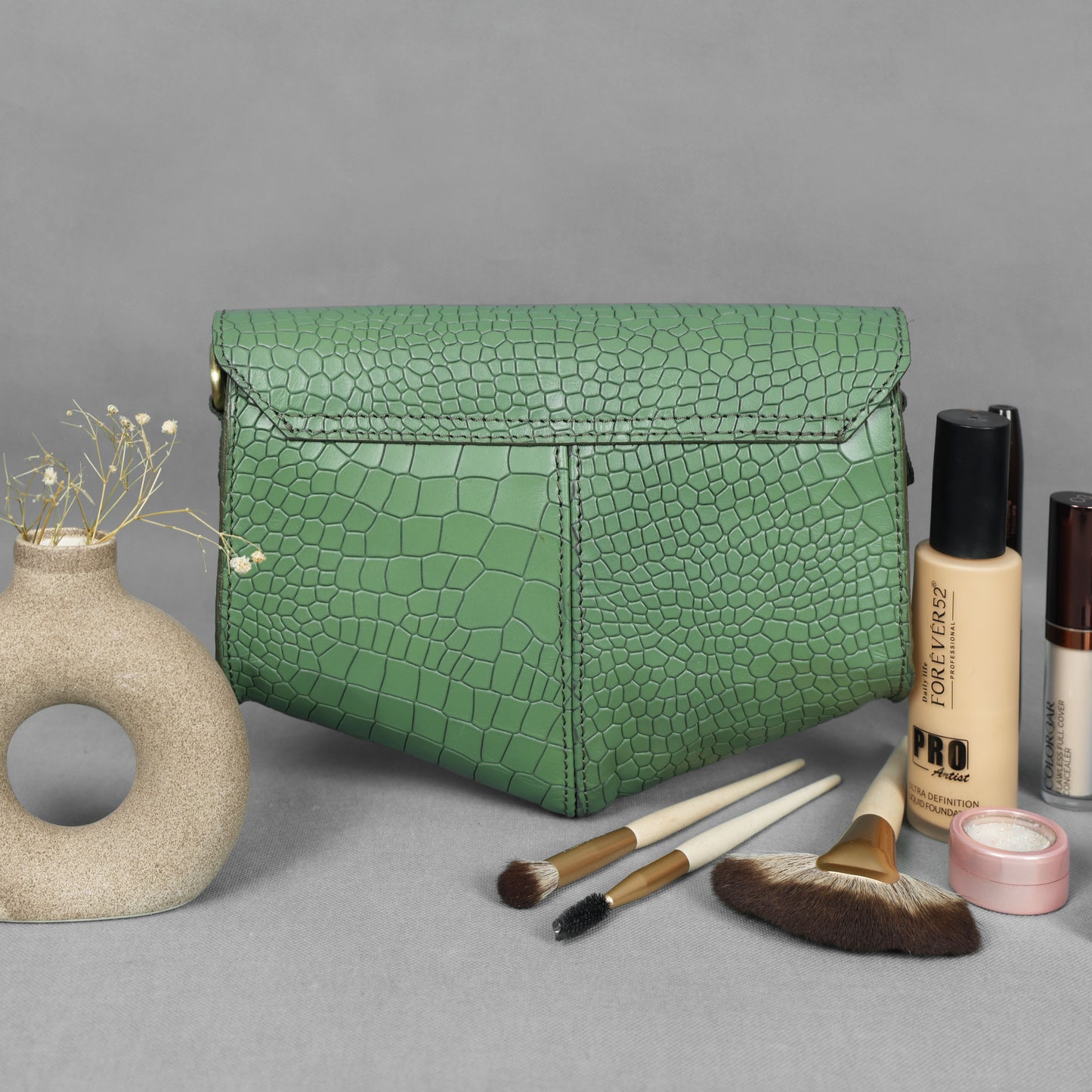 Chic Elegance: Black Deep Croco Leather Crossbody Bag. Art: BG-1602