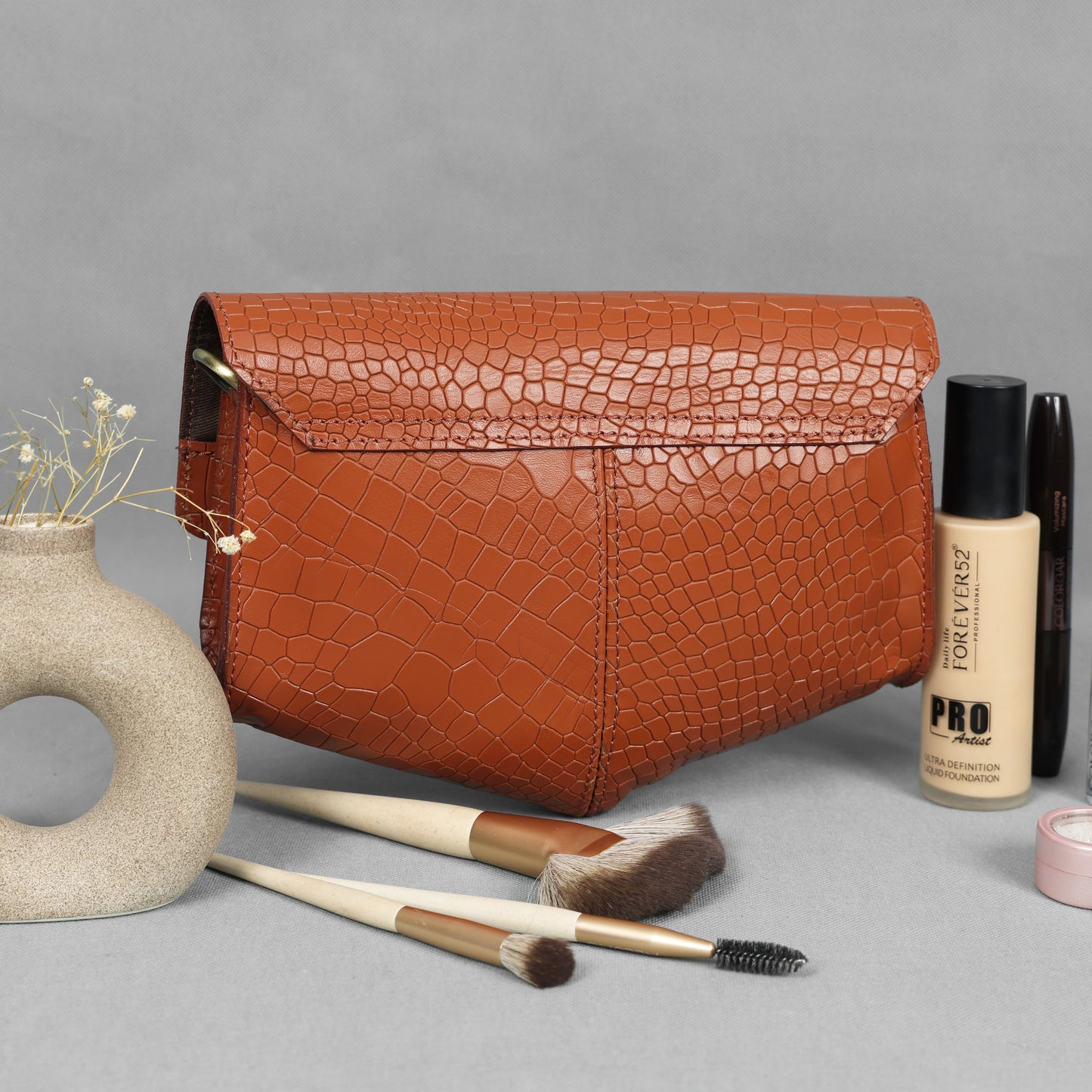 Chic Elegance: Black Deep Croco Leather Crossbody Bag. Art: BG-1602