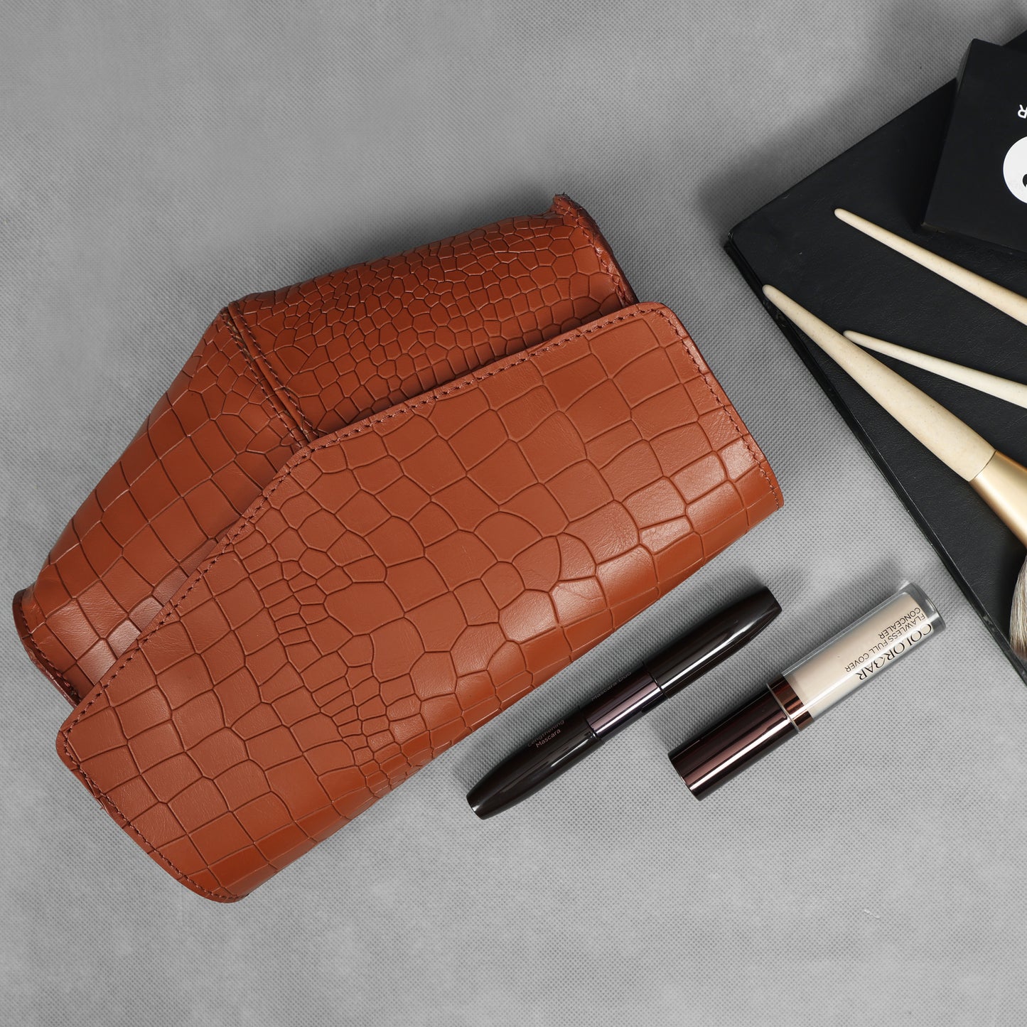Chic Elegance: Black Deep Croco Leather Crossbody Bag. Art: BG-1602