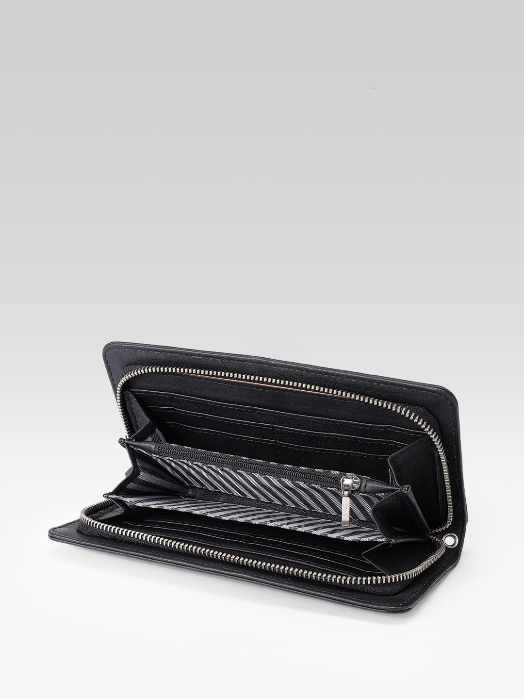 Stylish Ladies' Black Clutch - Timeless Elegance and Versatility