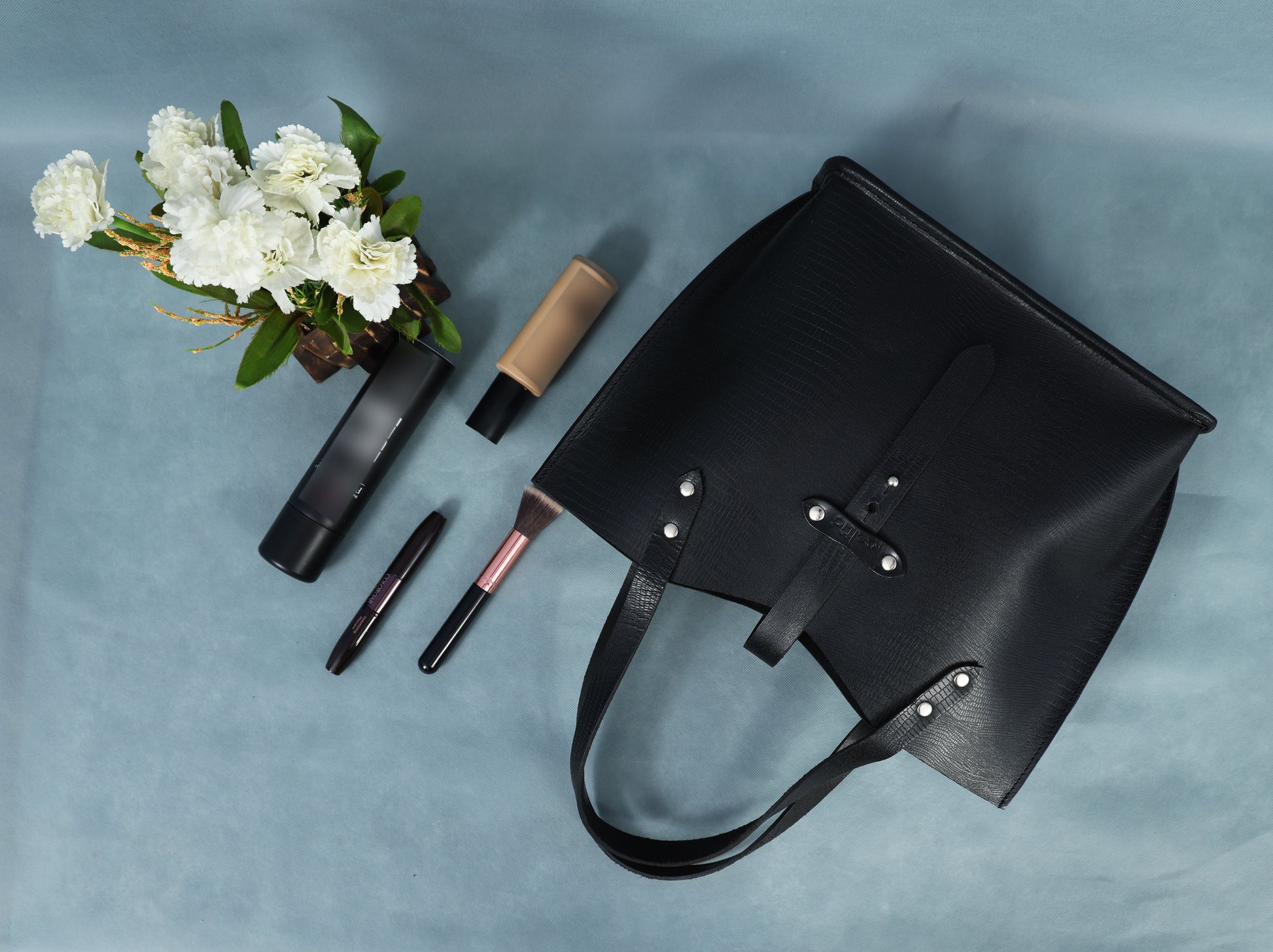 Fashionable Leather Handbag  Chic & Attractive Design for Every Occasion,Art:-BG-1404 L