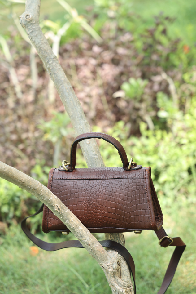 pure leather sling bag for girls and women with fabulous finish, Art: BG-1567