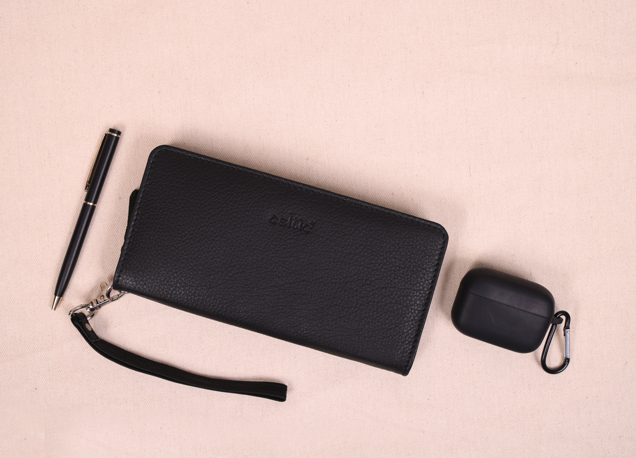 Shop Stylish Ladies' Black Clutches: Timeless Elegance and Versatility ART:-LA-1601