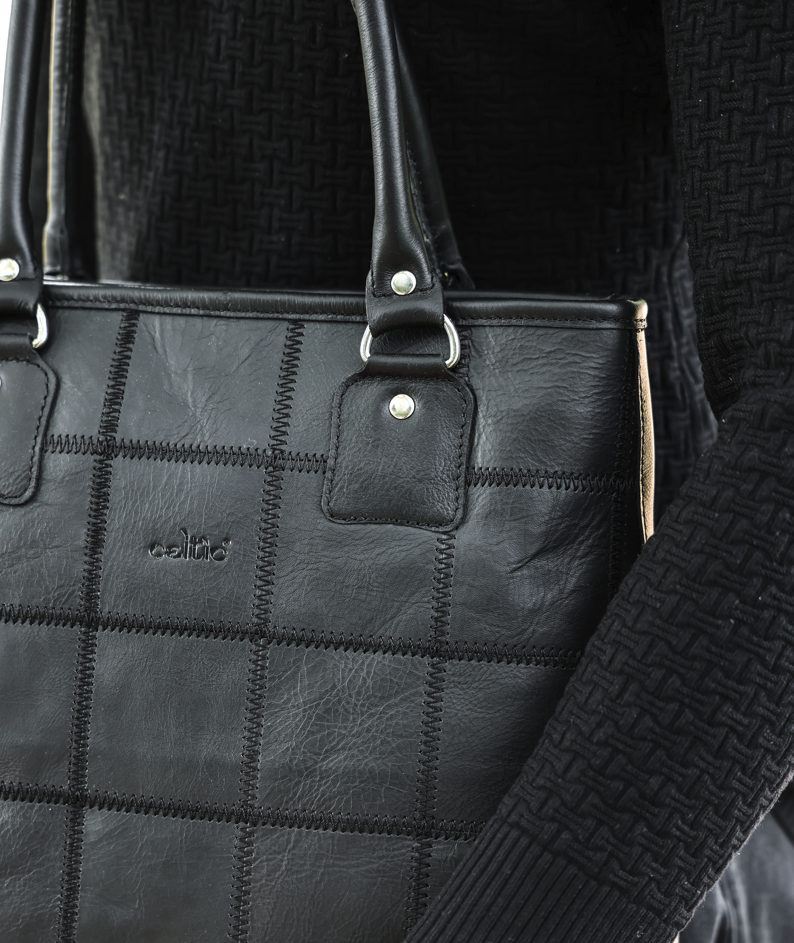 "Sophisticated Simplicity: Elevate Your Style with our Timeless Black Tote Bag" Art: BG-1141-Z