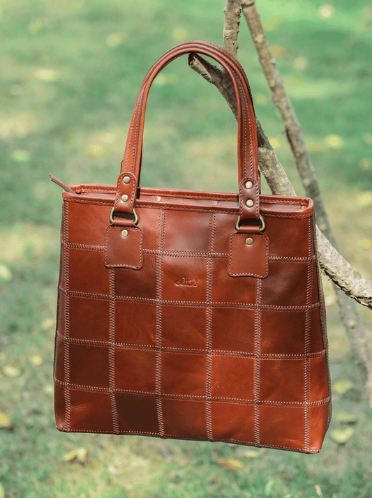 "Chic Contrast: Brown Tote Bag with Stylish Stitching for Timeless Elegance" Art: BG-1526-Z