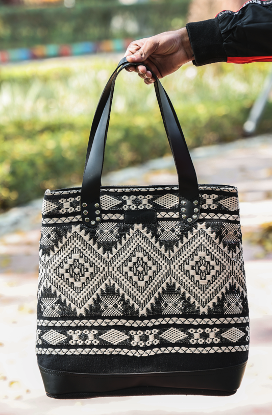 "Chic Simplicity: Your Essential Tote Bag for Everyday Style." Art: BG-1751