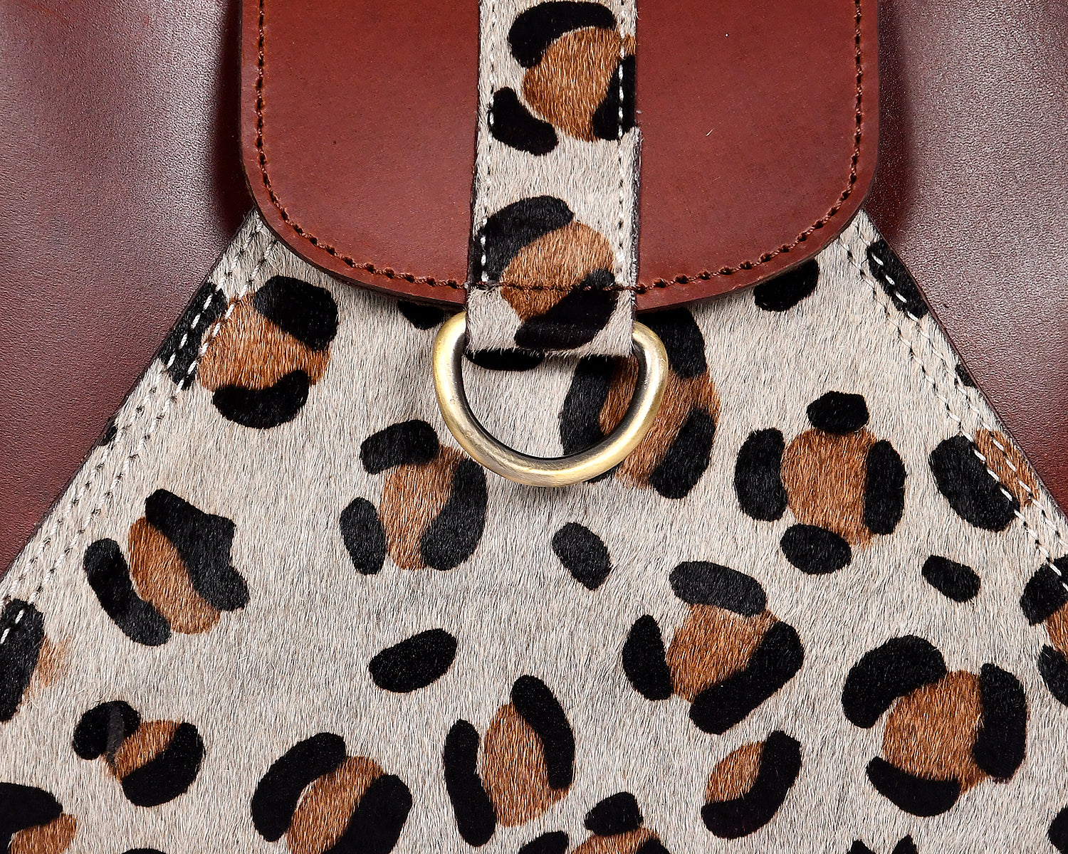 Brown Leather Shoulder Bag with Leopard-Print Hairon Panel ’Elegant & Compact Handbag