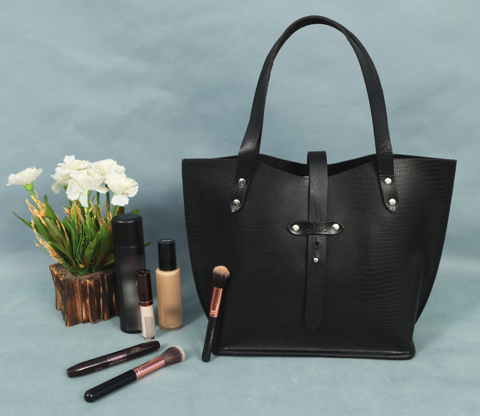 Fashionable Leather Handbag  Chic & Attractive Design for Every Occasion,Art:-BG-1404 L