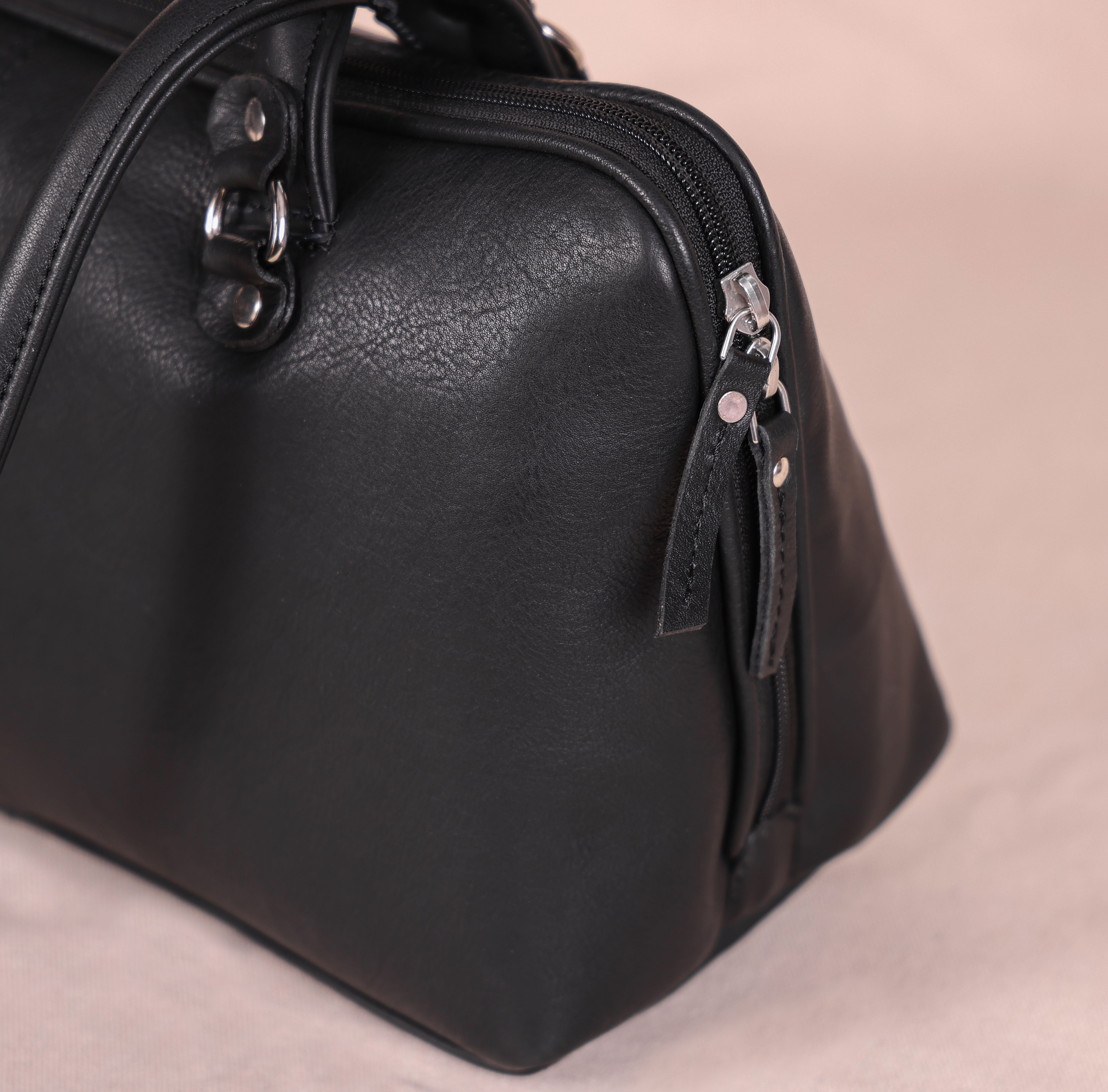 Luxury Women's Leather Purses: Timeless Elegance for Every Occasion ART:- BG-1598