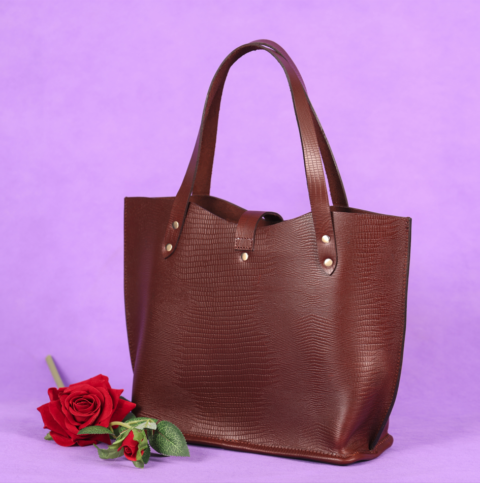 Fashionable Leather Handbag  Chic & Attractive Design for Every Occasion,Art:-BG-1404 L