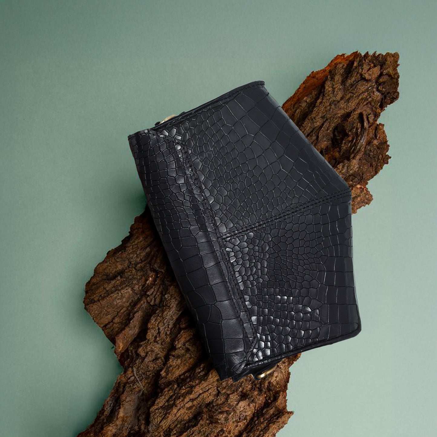 Chic Elegance: Black Deep Croco Leather Crossbody Bag. Art: BG-1602