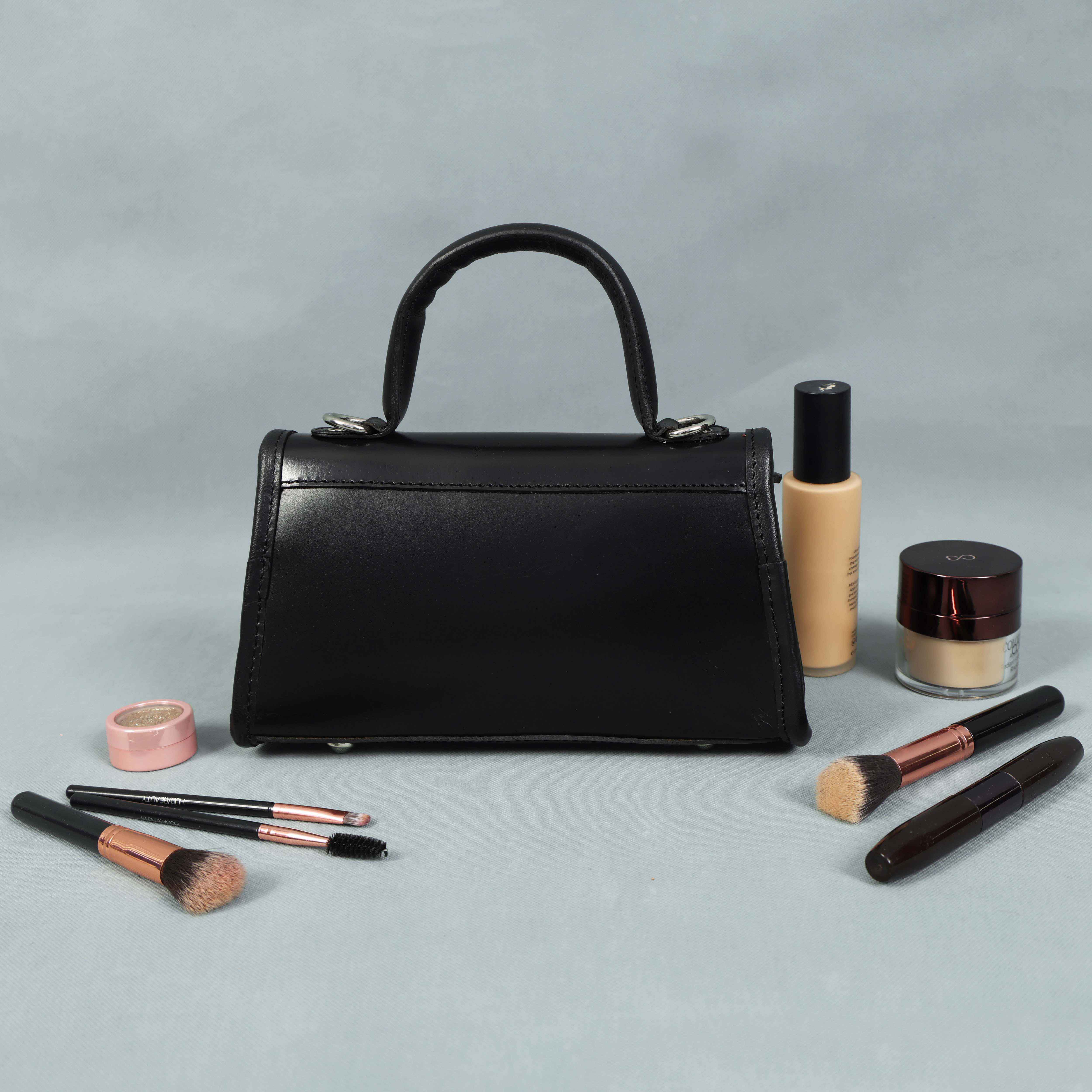  pure leather sling bag for girls and women with fabulous finish, Art: BG-1567