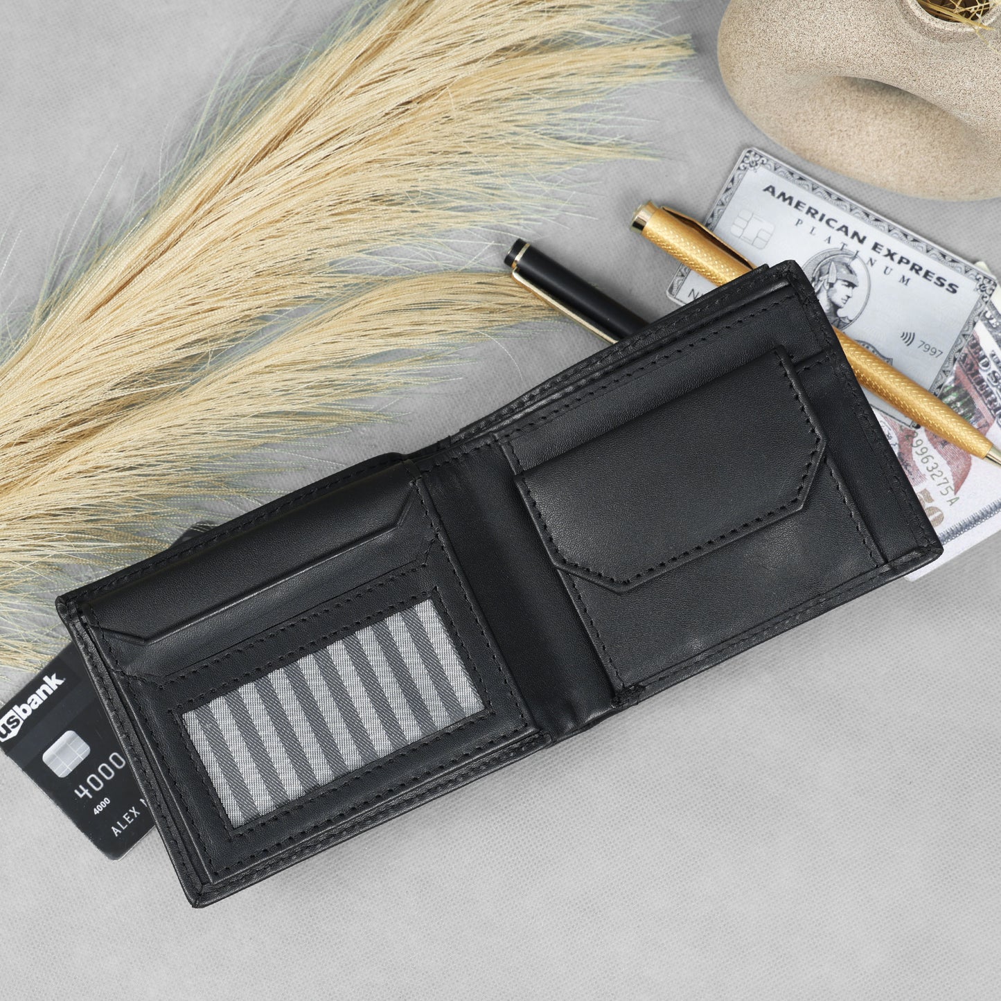 Men’s Black Bi-Fold Wallet with Visible Card Slots Art: LA-1436