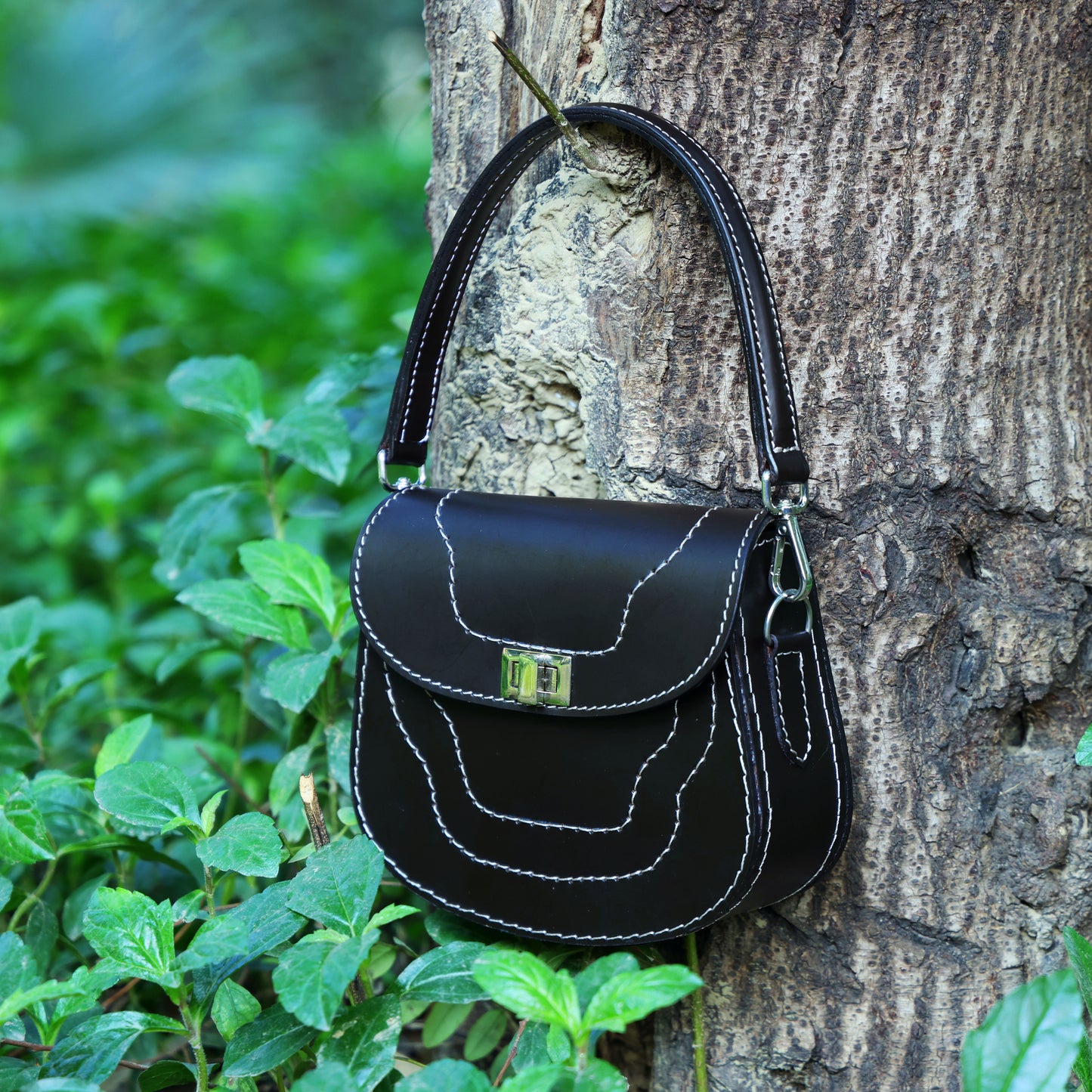 Stylish Celtic Leather Bag - Perfect Blend of Tradition & Modern Fashion, Art:- LA-1365