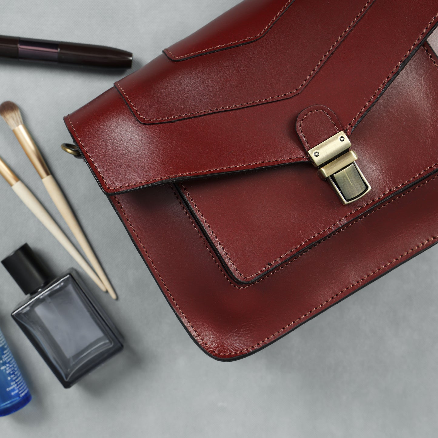 Brown Leather Sling Bag – Stylish Crossbody Bag for Men & Women.LB-1635