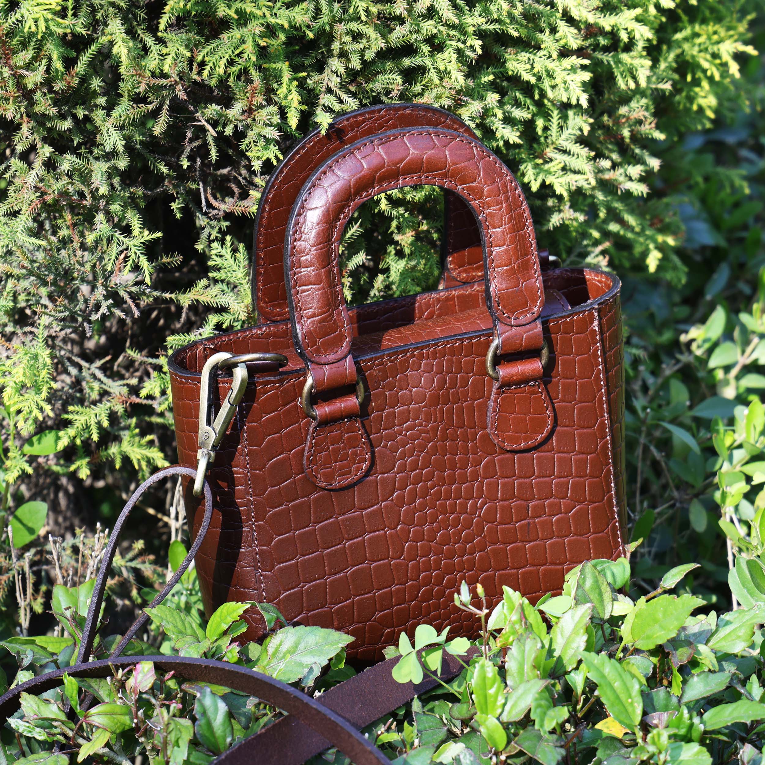Stylish Leather Croco Print Sling Bag  Chic & Versatile. BG-1621