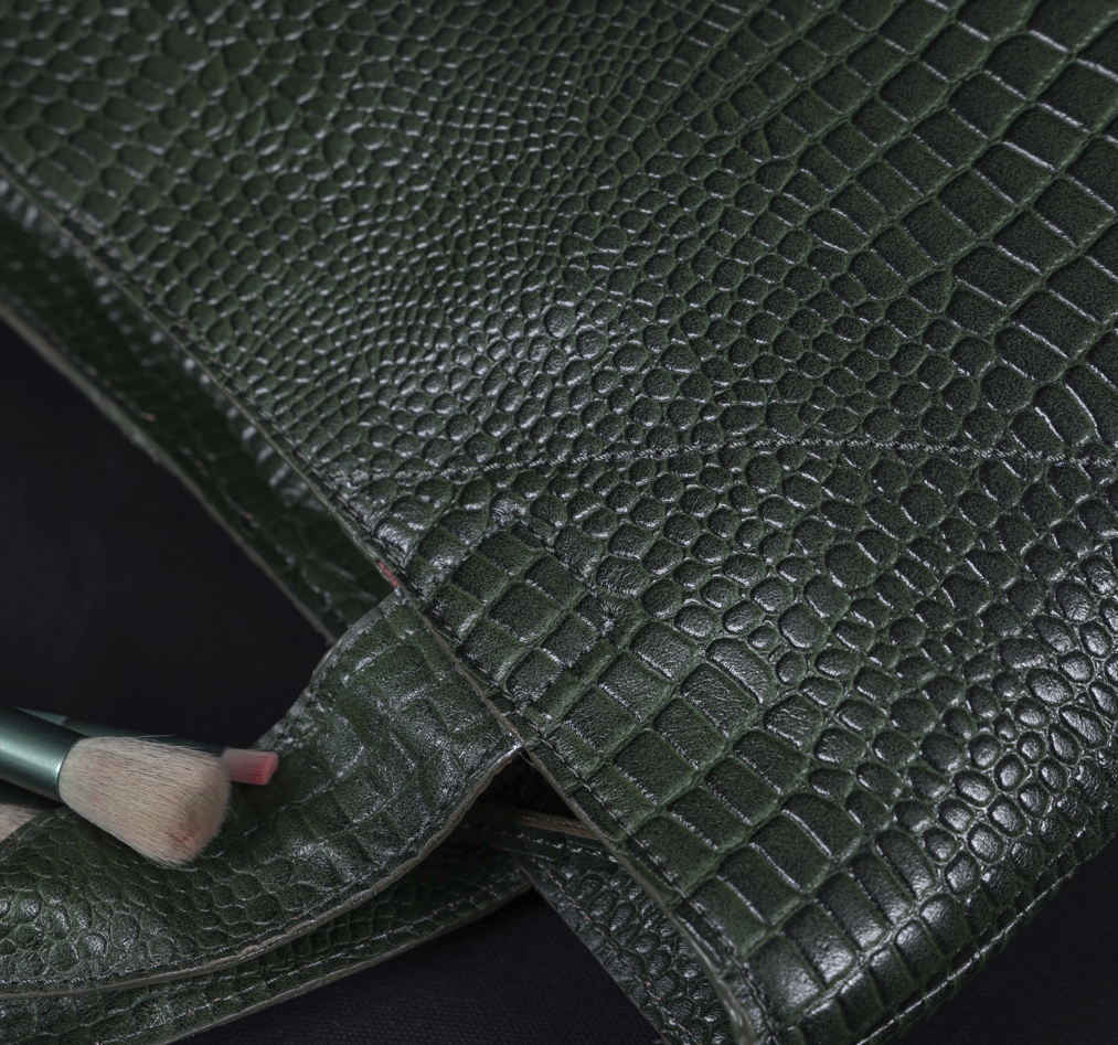 New  premium Elegance in Leather Tote Bag with Leather Accents. Art: BG-1387