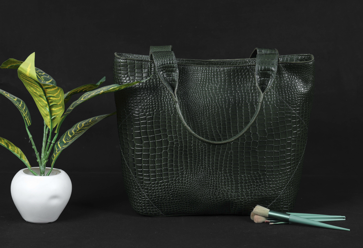 New  premium Elegance in Leather Tote Bag with Leather Accents. Art: BG-1387