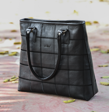 "Sophisticated Simplicity: Elevate Your Style with our Timeless Tote Bag" Art: BG-1141-Z