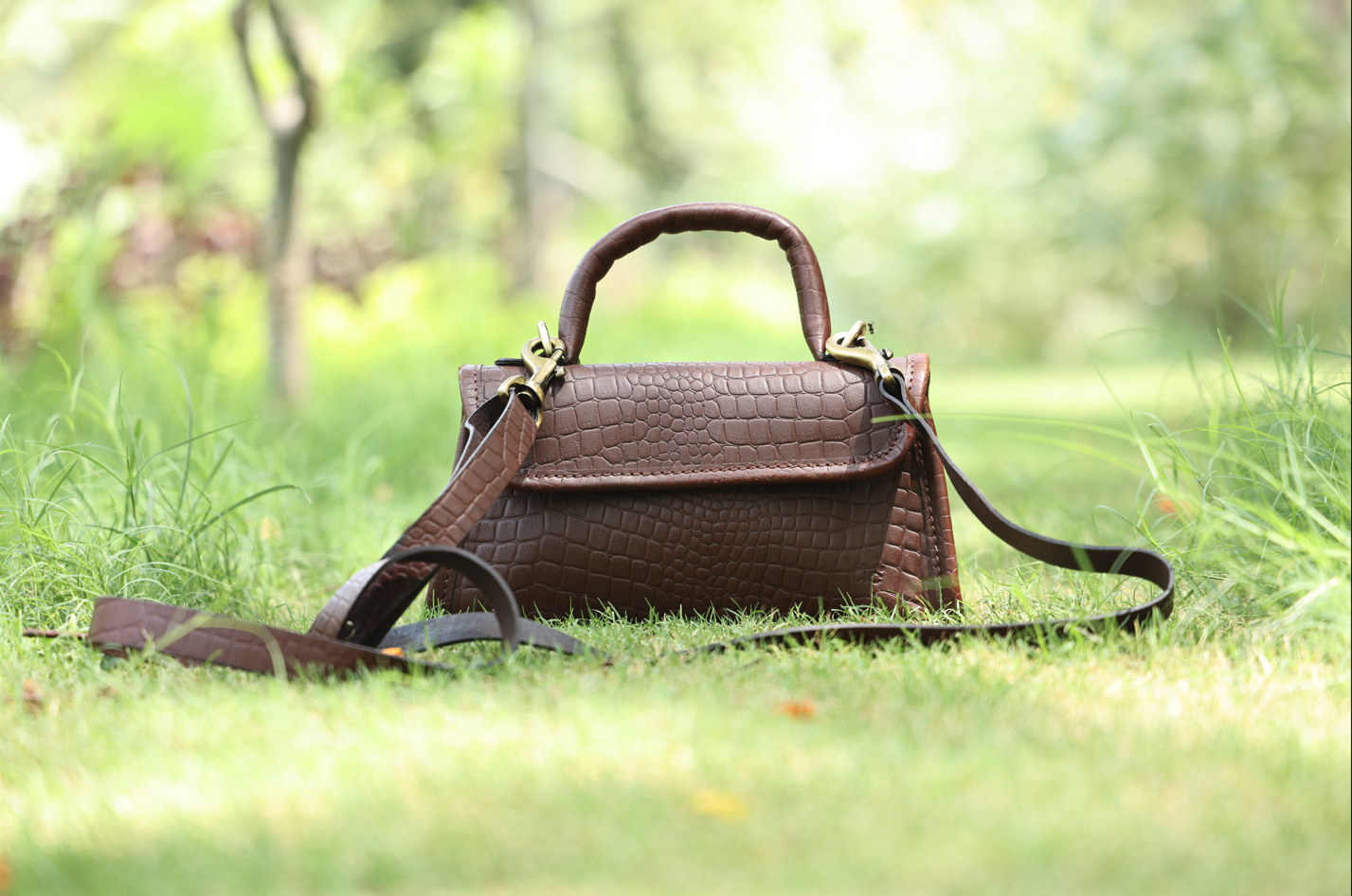  pure leather sling bag for girls and women with fabulous finish, Art: BG-1567