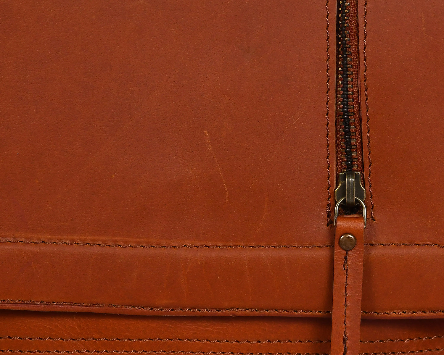 Premium Leather Crossbody Bag with Smooth Grain Texture & Organized Interior