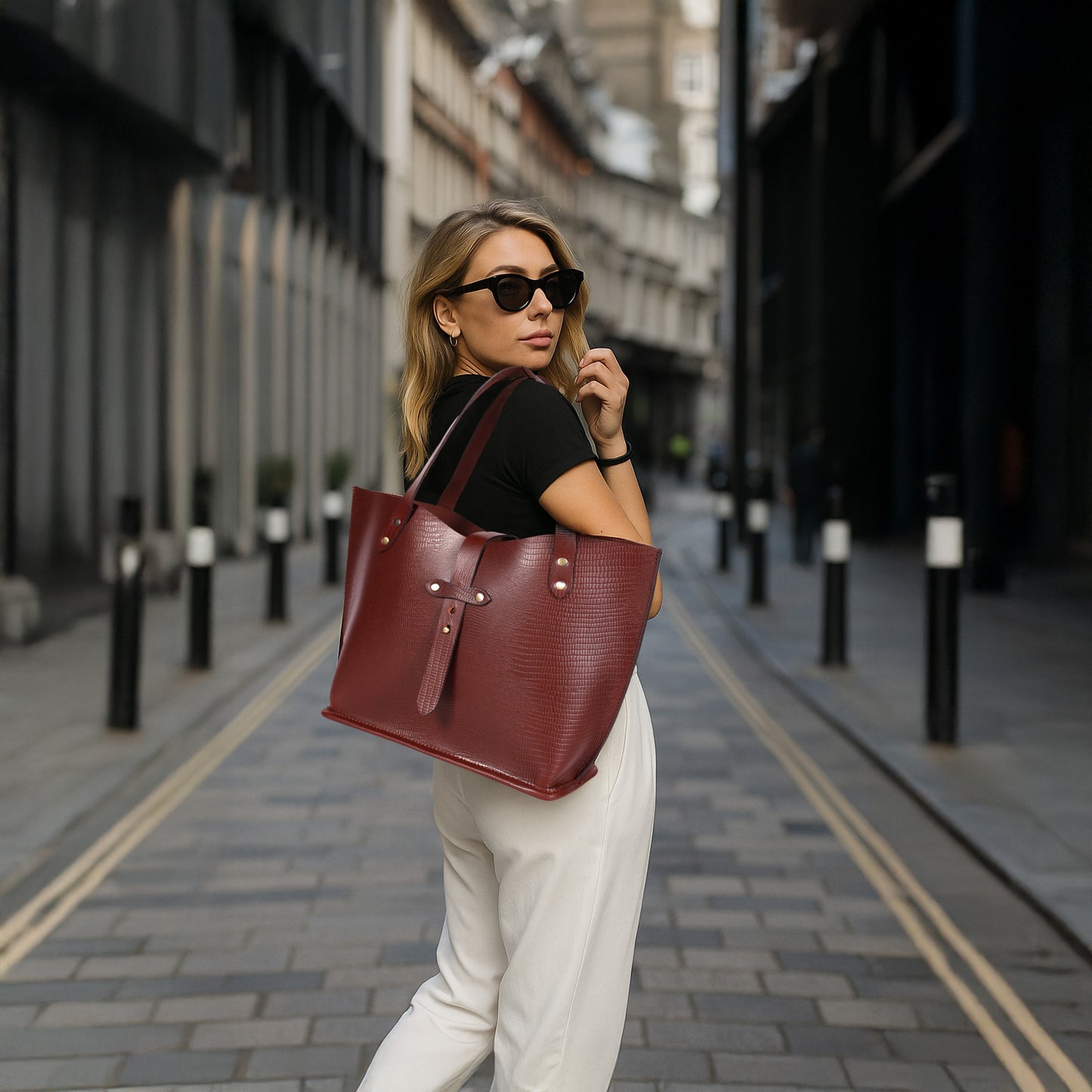 Fashionable Leather Handbag  Chic & Attractive Design for Every Occasion,Art:-BG-1404 L