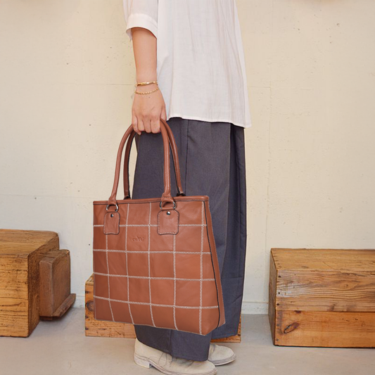 Effortless Elegance: Elevate Your Style with Our Light Brown Tote Bag Art: BG-1519-Z